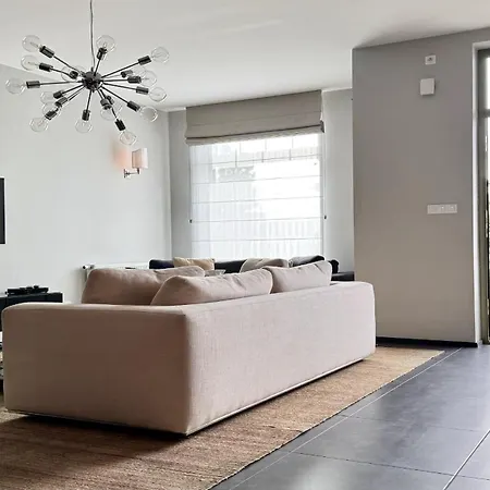 Marea Bulwar Portowy ウストカ