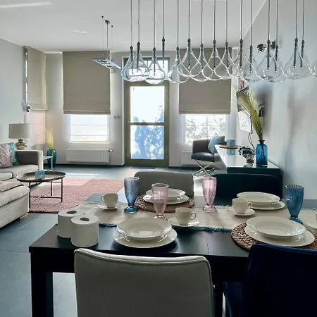 Marea Bulwar Portowy ウストカ